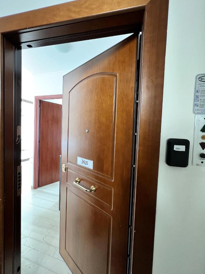Zeus Bright & New Apartment - 25' Walk To The Acropolis Athens Luaran gambar